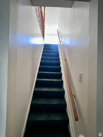 479 East 100 N Road Meadow, UT 84644 - Photo 21 of 59 View of stairway