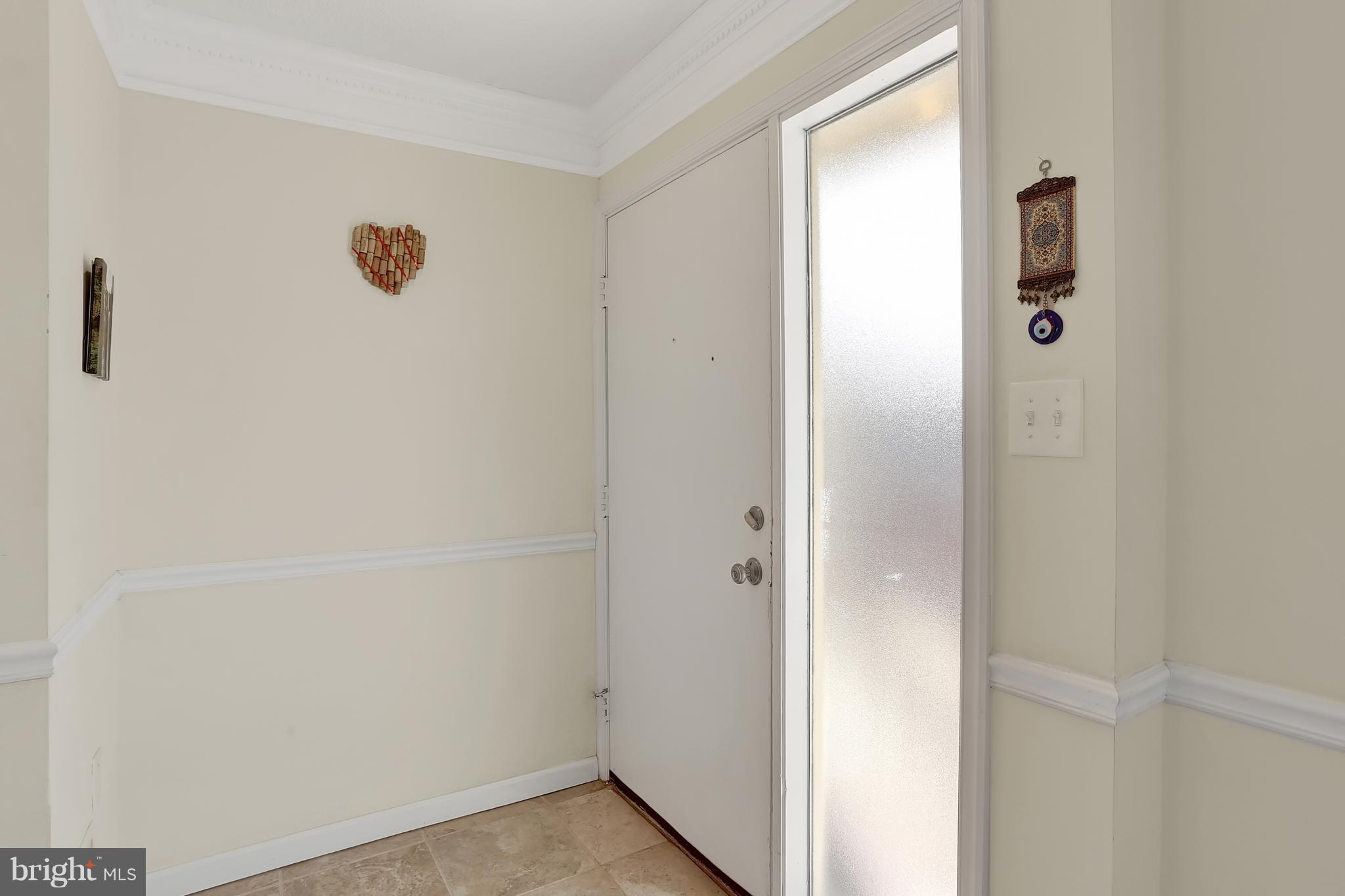 2413 Southgate Square Reston, VA 20191 - Photo 22 of 26 a view of a hallway