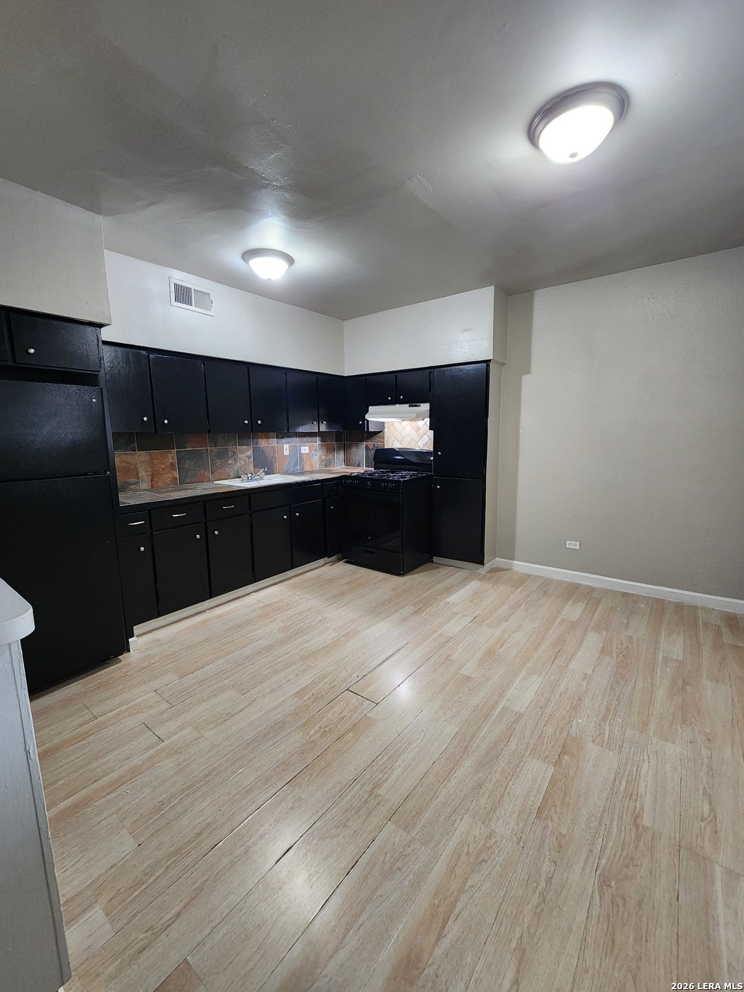 615 Vance Jackson Road, Unit 204 San Antonio, TX 78201 - Photo 5 of 14 a kitchen with a sink and a stove top oven