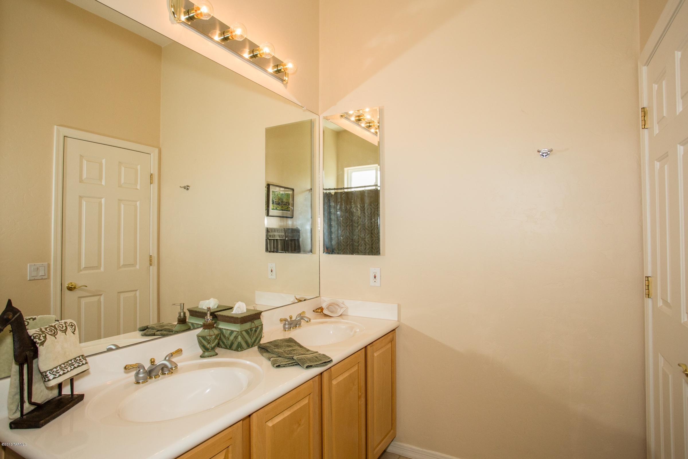 12723 North Morgan Ranch Road Oro Valley, AZ 85755 - Photo 24 of 35