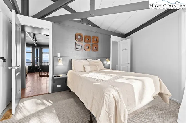 $685,000 | 109 Skiloft Road, Beech Mountain, NC 28604