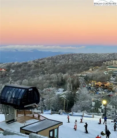 $685,000 | 109 Skiloft Road, Beech Mountain, NC 28604