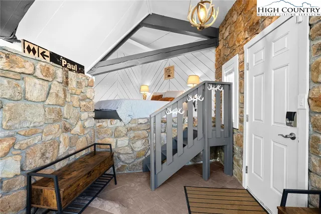 $685,000 | 109 Skiloft Road, Beech Mountain, NC 28604