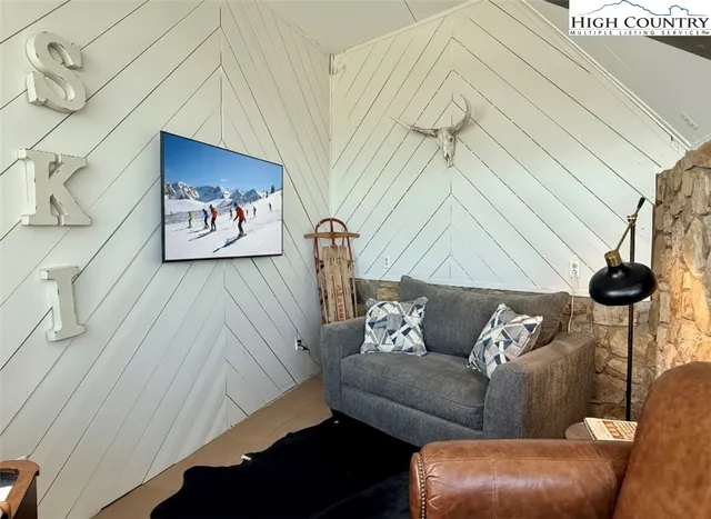 $685,000 | 109 Skiloft Road, Beech Mountain, NC 28604