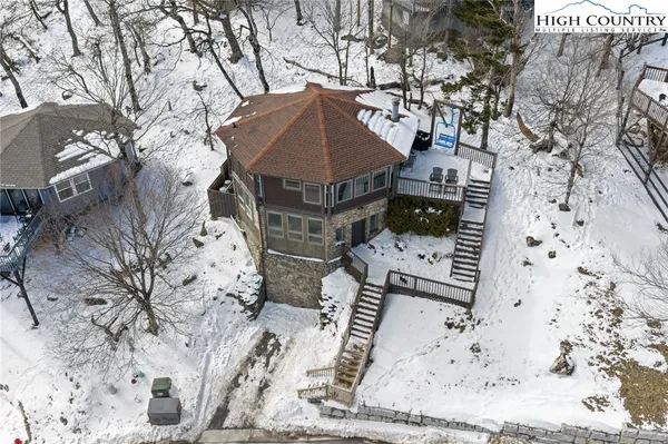 $685,000 | 109 Skiloft Road, Beech Mountain, NC 28604