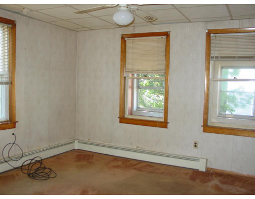 6 Oak Street Webster, MA 01570 - Photo 11 of 19 Gallery Image 11