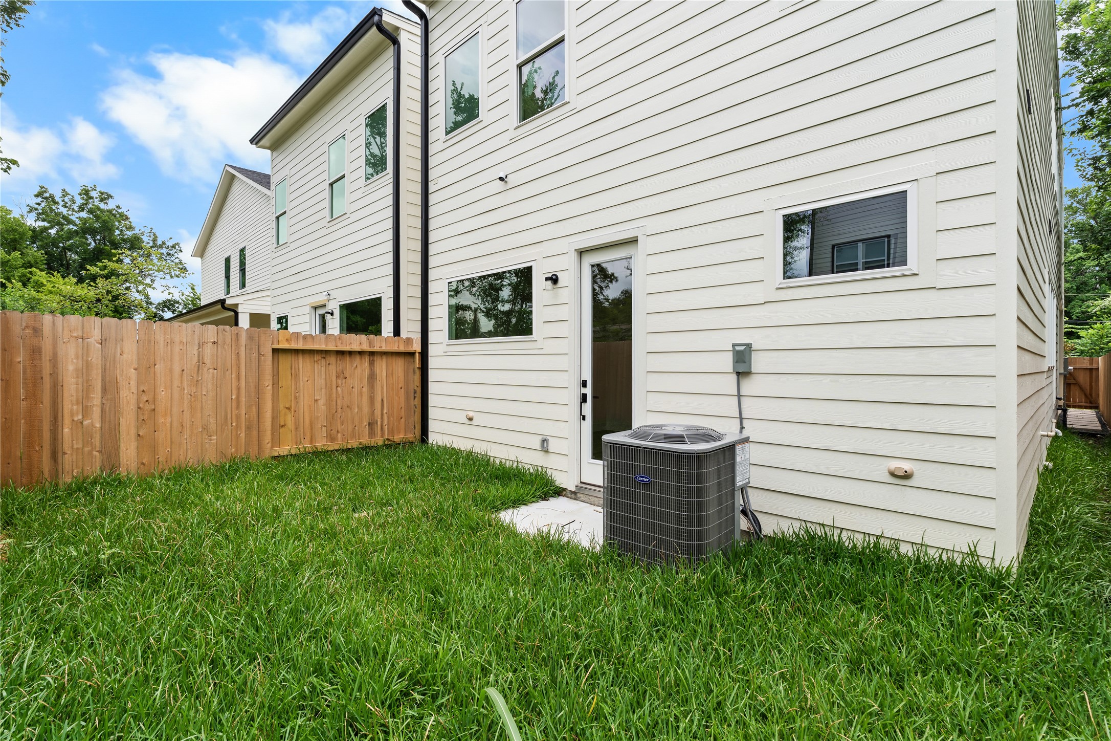 3539 Mainer Street, Unit B Houston, TX 77021 - Photo 24 of 29 Private backyard with full fencing, green space, and direct access from the main level