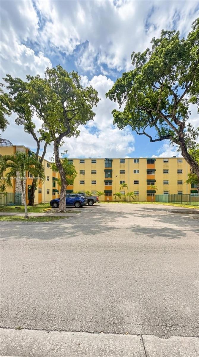 666 West 81st Street, Unit 316 Hialeah, FL 33014 - Photo 1 of 7
