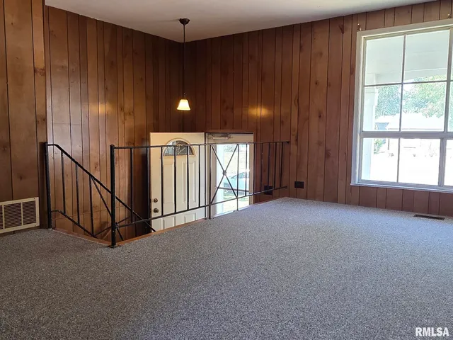 $159,900 | 619 Meadow Lark Drive, Quincy, IL 62305