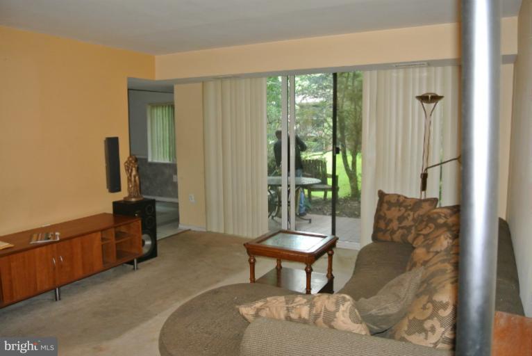 1406 Northgate Square, Unit 14062 Reston, VA 20190 - Photo 16 of 23 Living Room