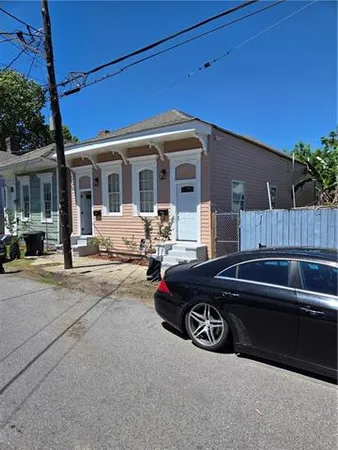 $1,250 | 1727 Marais Street, New Orleans, LA 70116