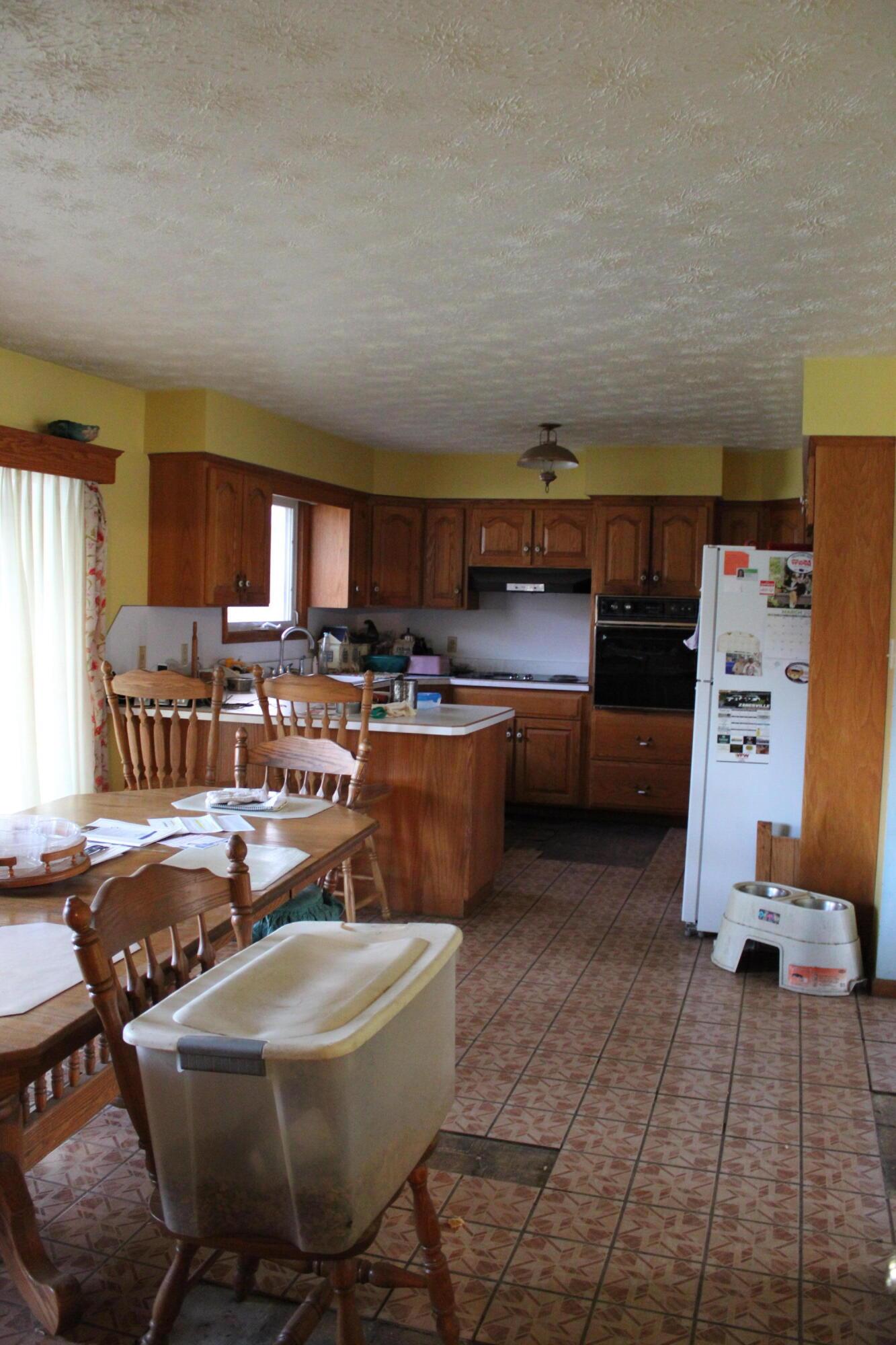 3270 Riverside Airport Road Zanesville, OH 43701 - Photo 11 of 24 Kitchen