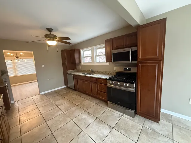 $2,500 | 10S328 Jamie Lane, Willowbrook, IL 60527