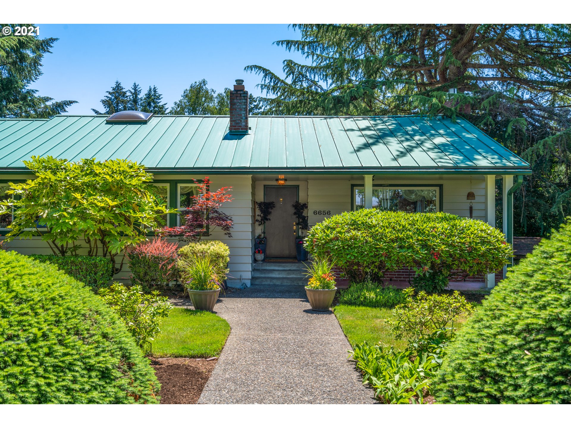 6656 Southwest Peyton Road Portland, OR 97223 - Photo 2 of 25 Gallery Image 2