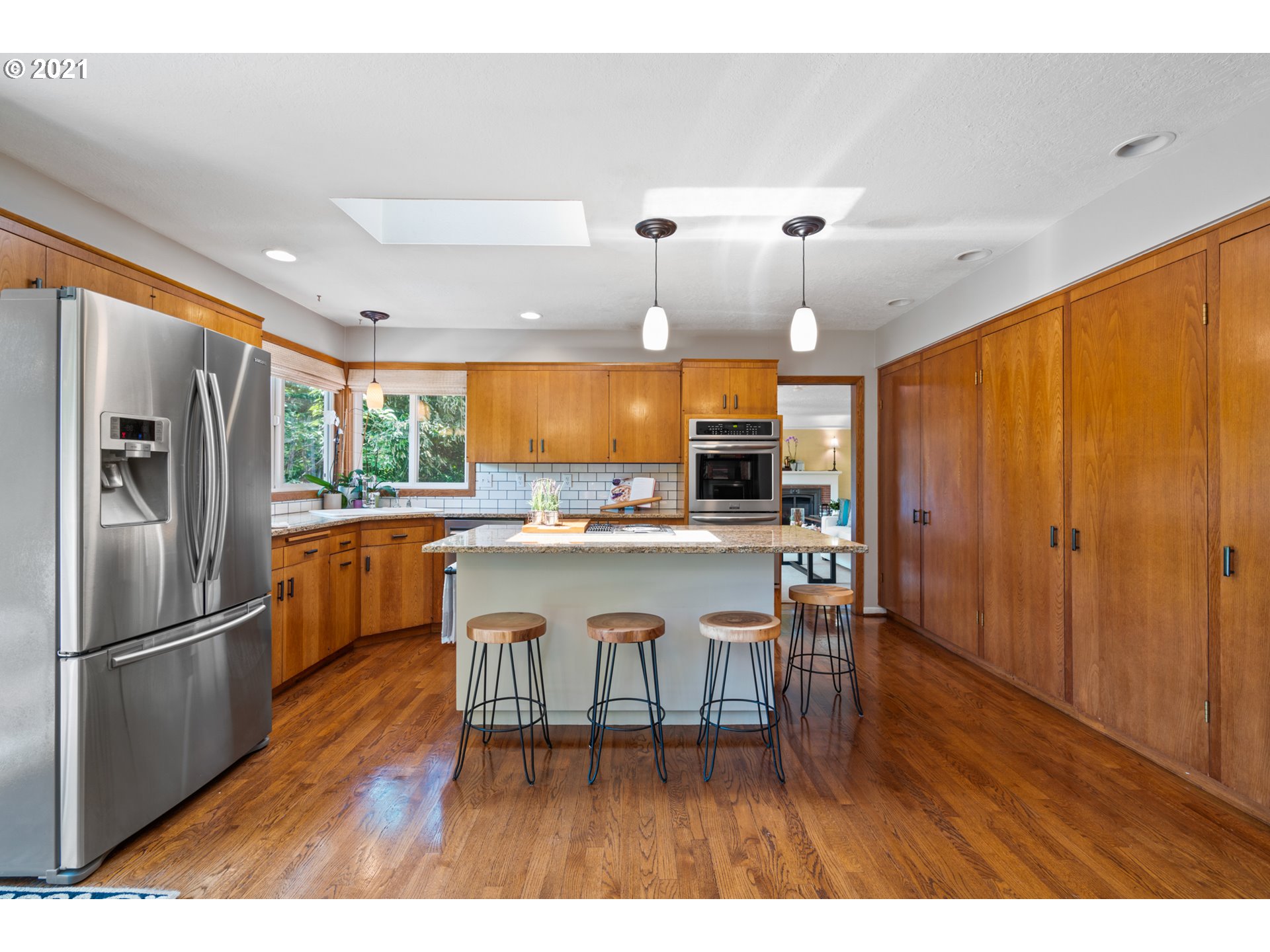 6656 Southwest Peyton Road Portland, OR 97223 - Photo 9 of 25 Gallery Image 9