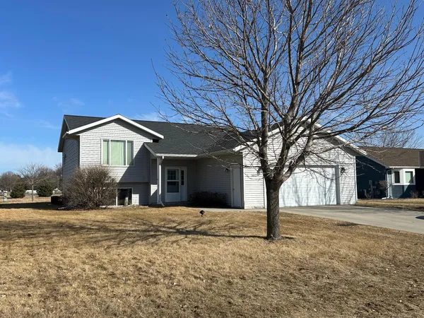 $299,900 | 1612 Richland Avenue Southwest, Willmar, MN 56201