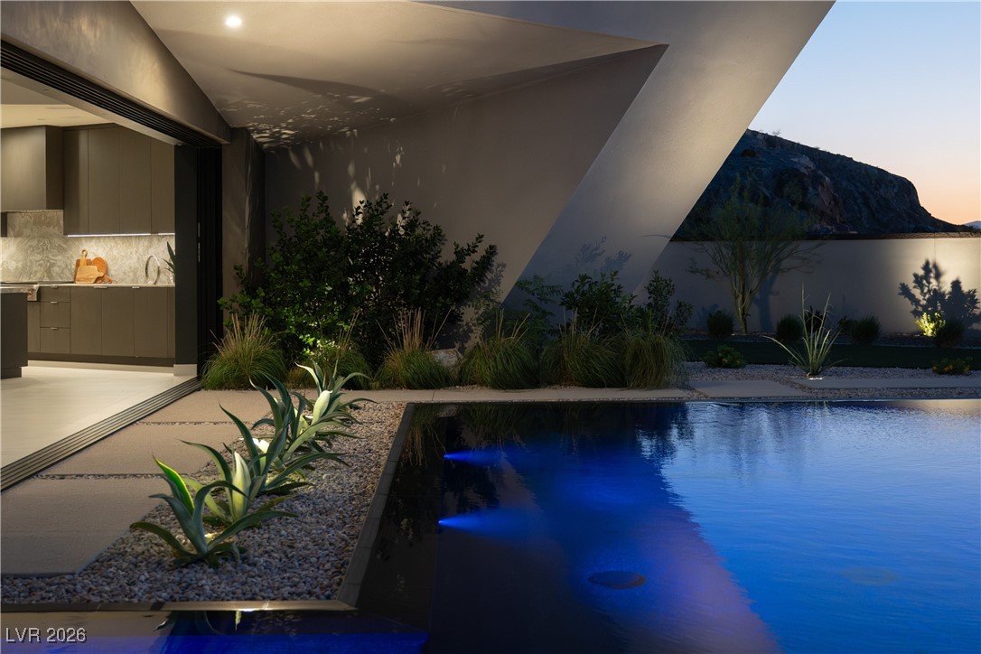 8 Chisel Crest Court Henderson, NV 89012 - Photo 57 of 63