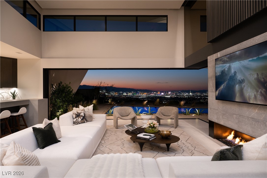 8 Chisel Crest Court Henderson, NV 89012 - Photo 7 of 63