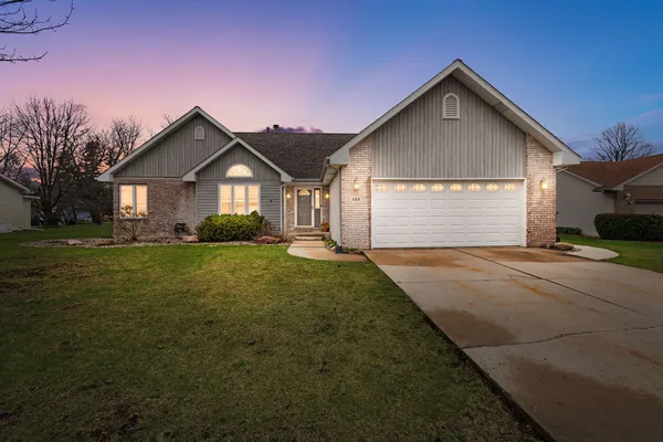 $375,000 | 125 North Hamilton Drive, Grant Park, IL 60940