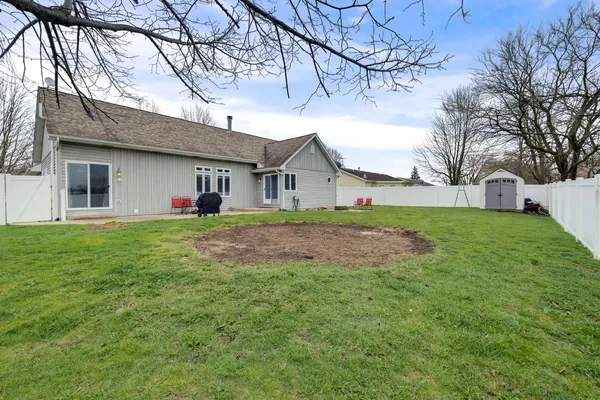 $375,000 | 125 North Hamilton Drive, Grant Park, IL 60940