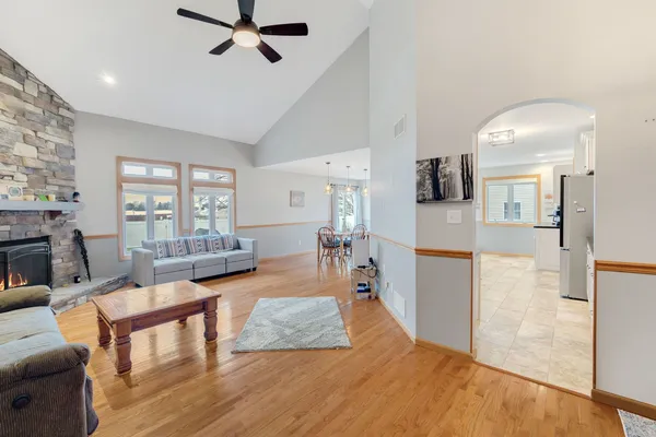 $375,000 | 125 North Hamilton Drive, Grant Park, IL 60940