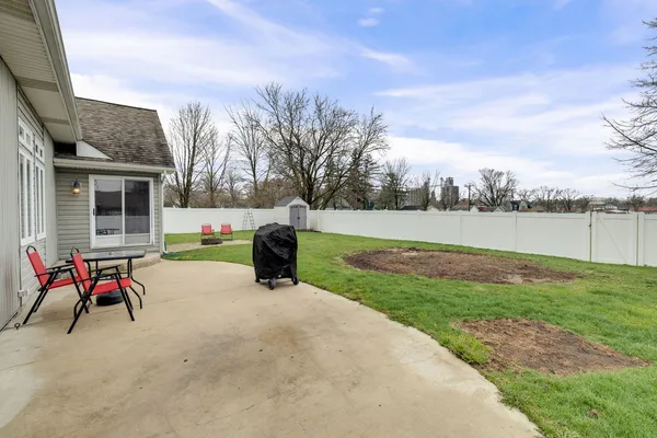 $375,000 | 125 North Hamilton Drive, Grant Park, IL 60940