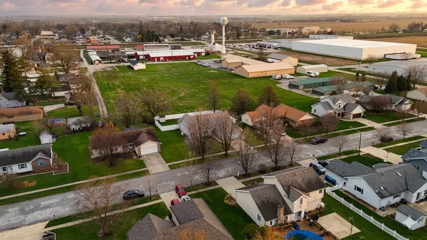 $375,000 | 125 North Hamilton Drive, Grant Park, IL 60940