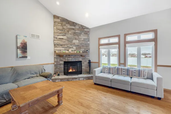 $375,000 | 125 North Hamilton Drive, Grant Park, IL 60940