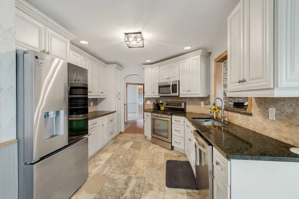 $375,000 | 125 North Hamilton Drive, Grant Park, IL 60940