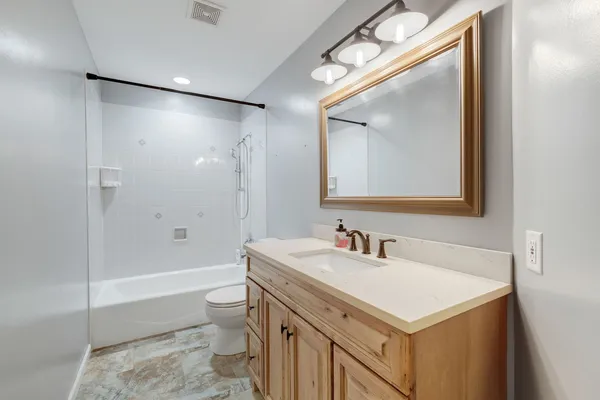 $375,000 | 125 North Hamilton Drive, Grant Park, IL 60940