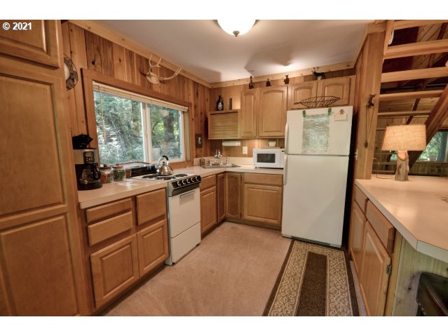 30352 East Road 12 Rhododendron, OR 97049 - Photo 14 of 31 Gallery Image 14