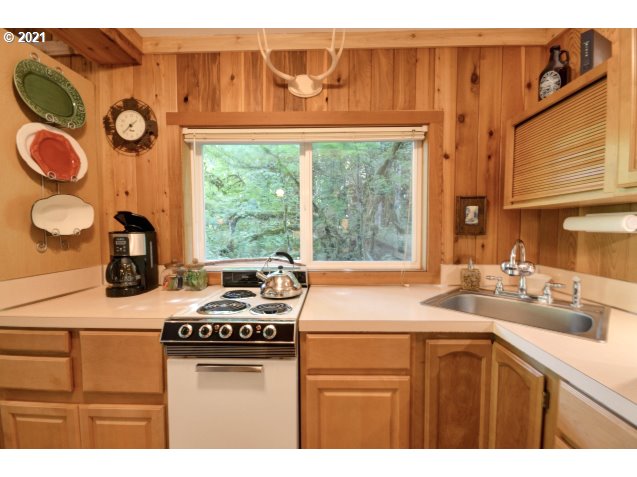 30352 East Road 12 Rhododendron, OR 97049 - Photo 15 of 31 Gallery Image 15