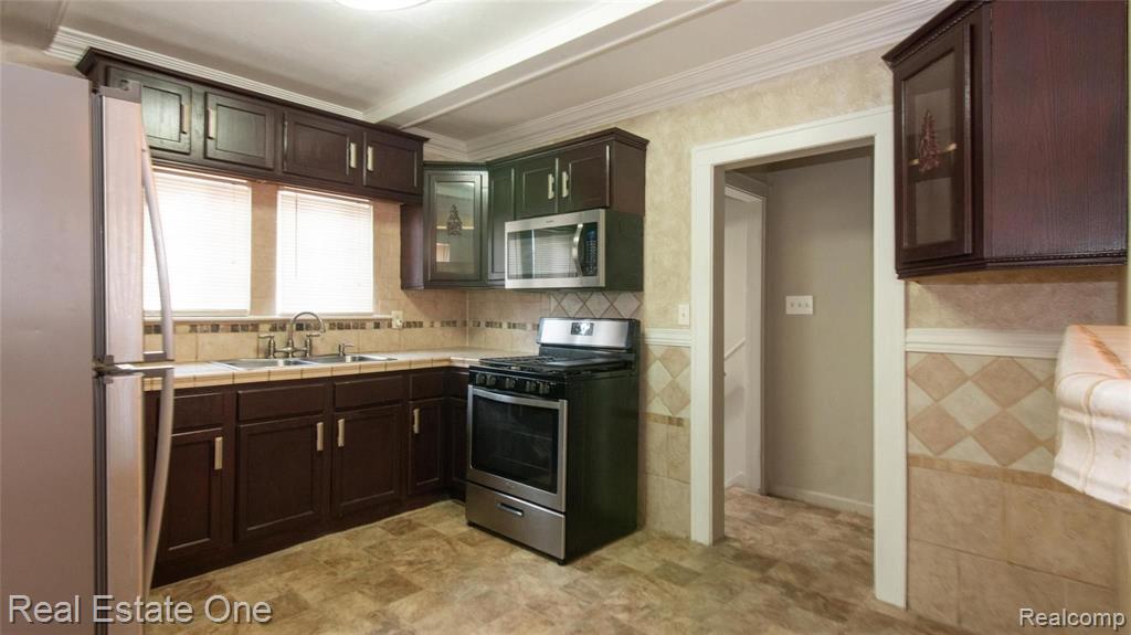 263 Elizabeth Lake Road Pontiac, MI 48341 - Photo 10 of 25