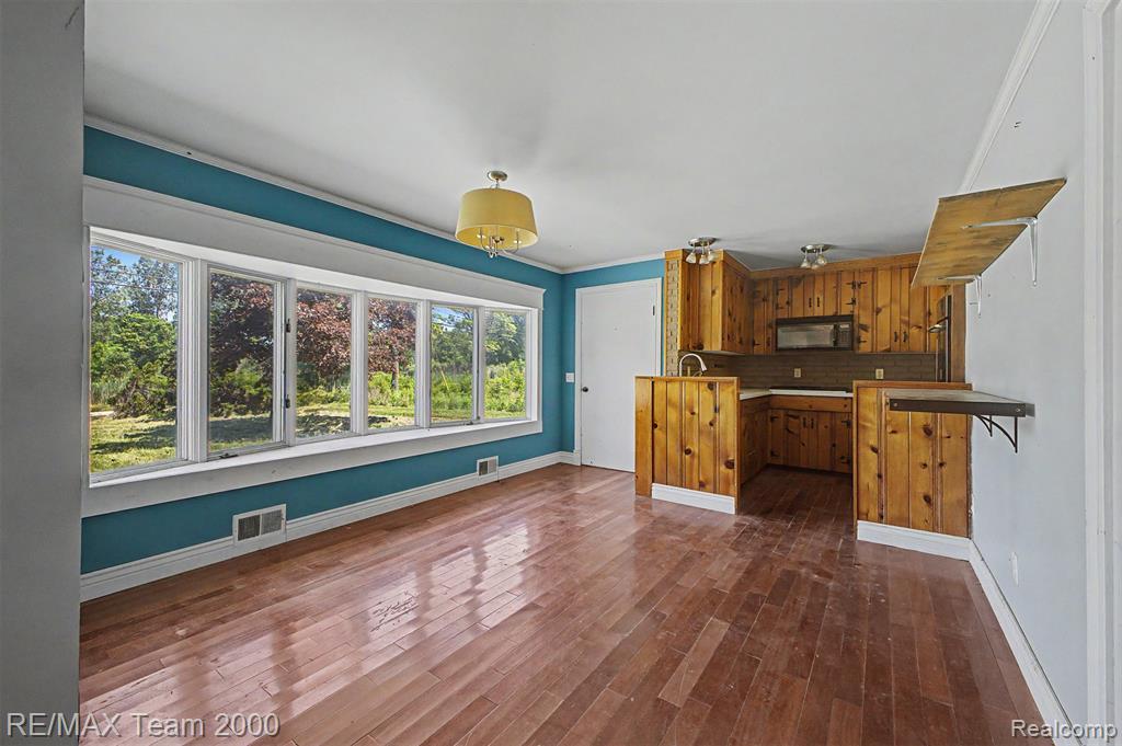 2145 Oakville Waltz Road New Boston, MI 48164 - Photo 8 of 56