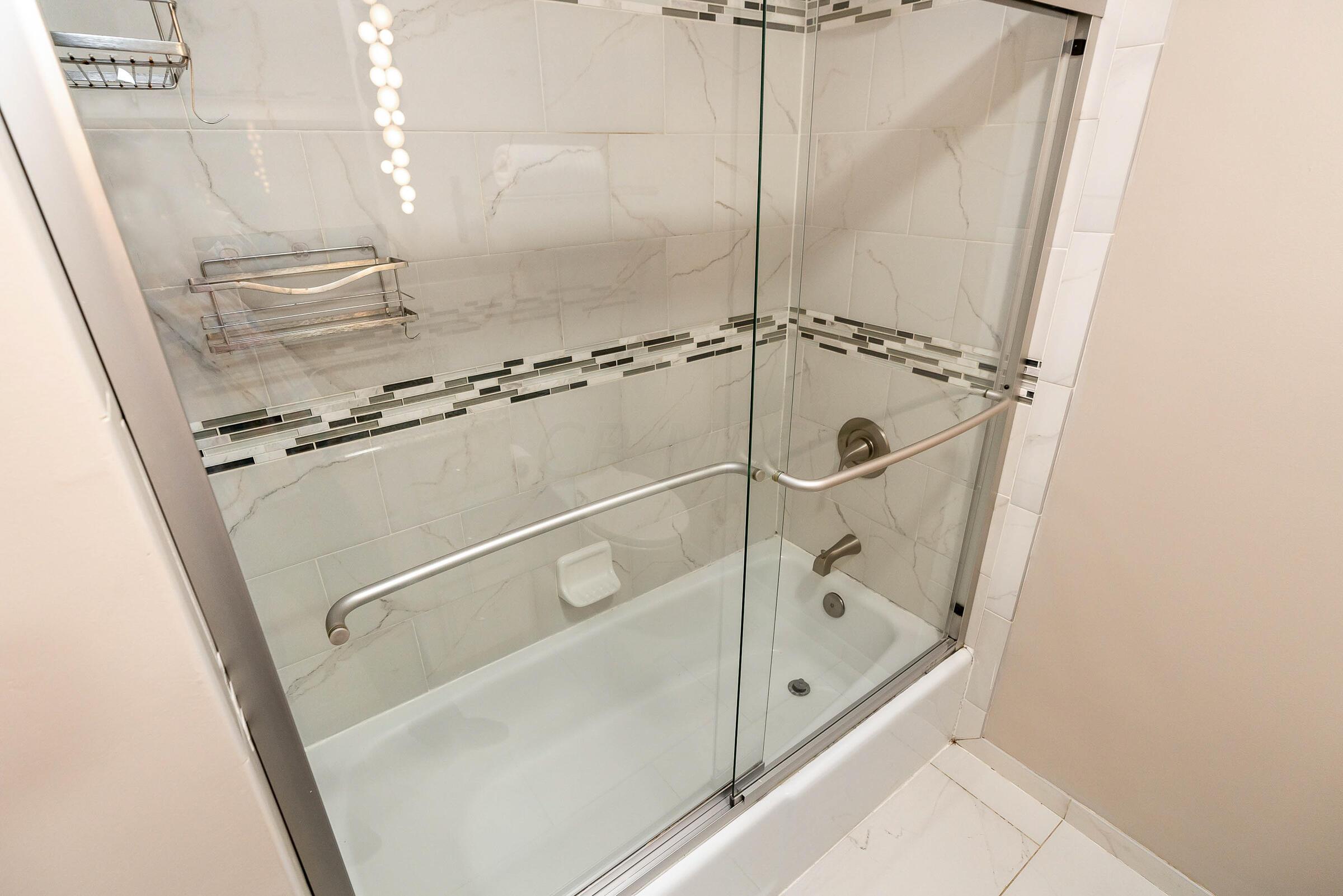 2654 Lane Road Columbus, OH 43220 - Photo 19 of 33 Full Bathroom 2