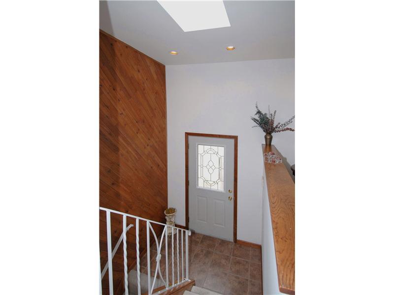 130 Easley Road Pittsburgh, PA 15237 - Photo 2 of 22 Entry/Foyer. Stunning vaulted foyer with skylight. New front door (2012).