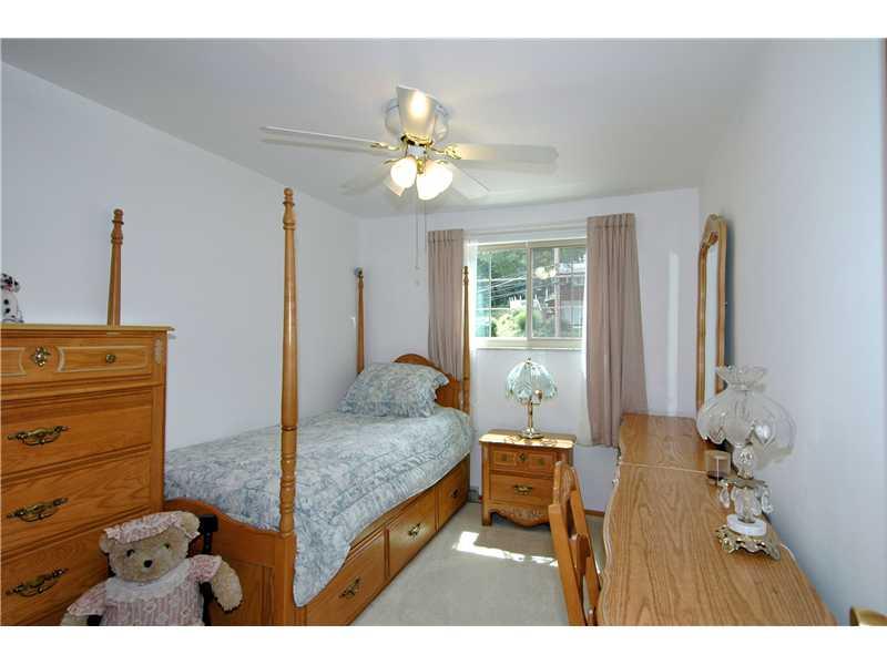 130 Easley Road Pittsburgh, PA 15237 - Photo 13 of 22 Bedroom. Adorable 3rd bedroom.