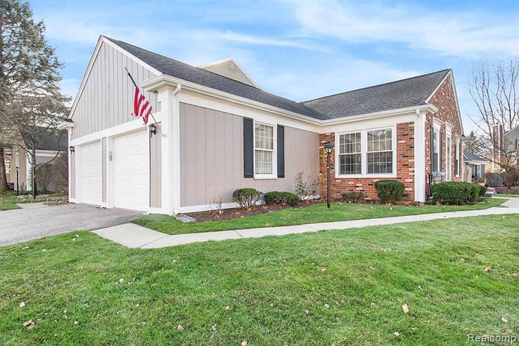 1366 Crescent Lane Rochester Hills, MI 48306 - Photo 3 of 30