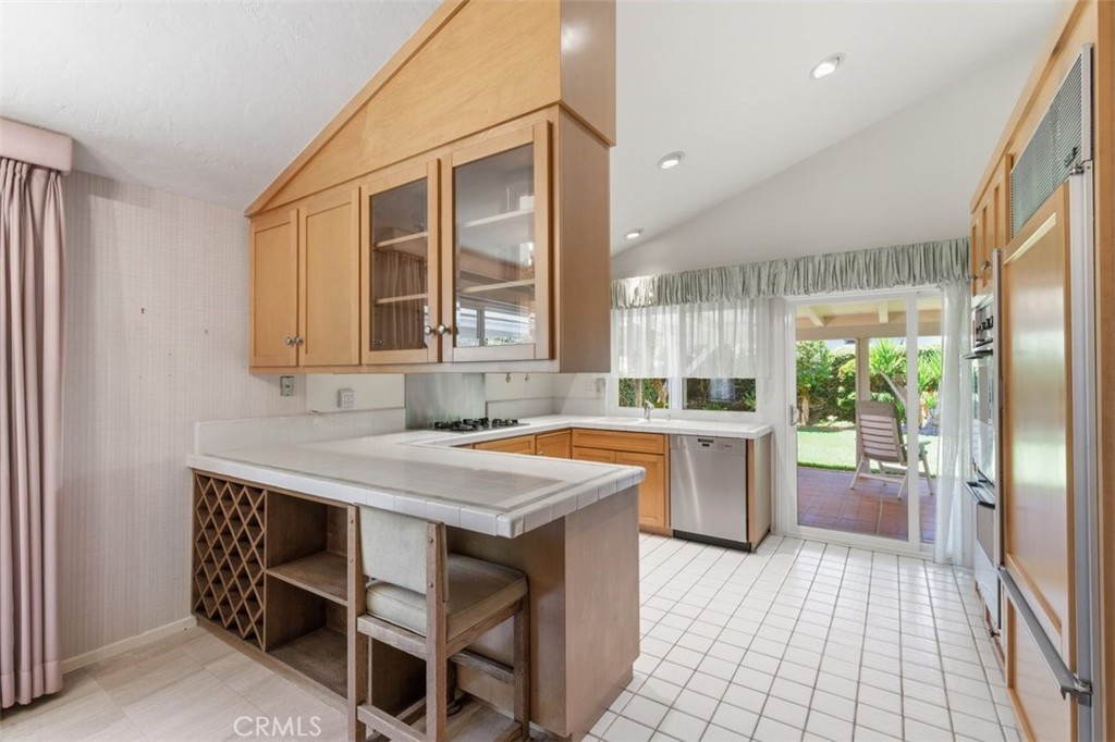 6307 Rhea Avenue Tarzana, CA 91335 - Photo 6 of 18 Kitchen Bar to Kitchen