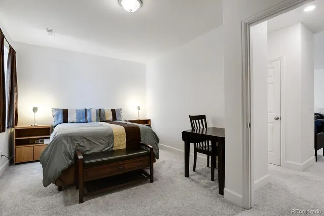 a picture of a very nice looking building