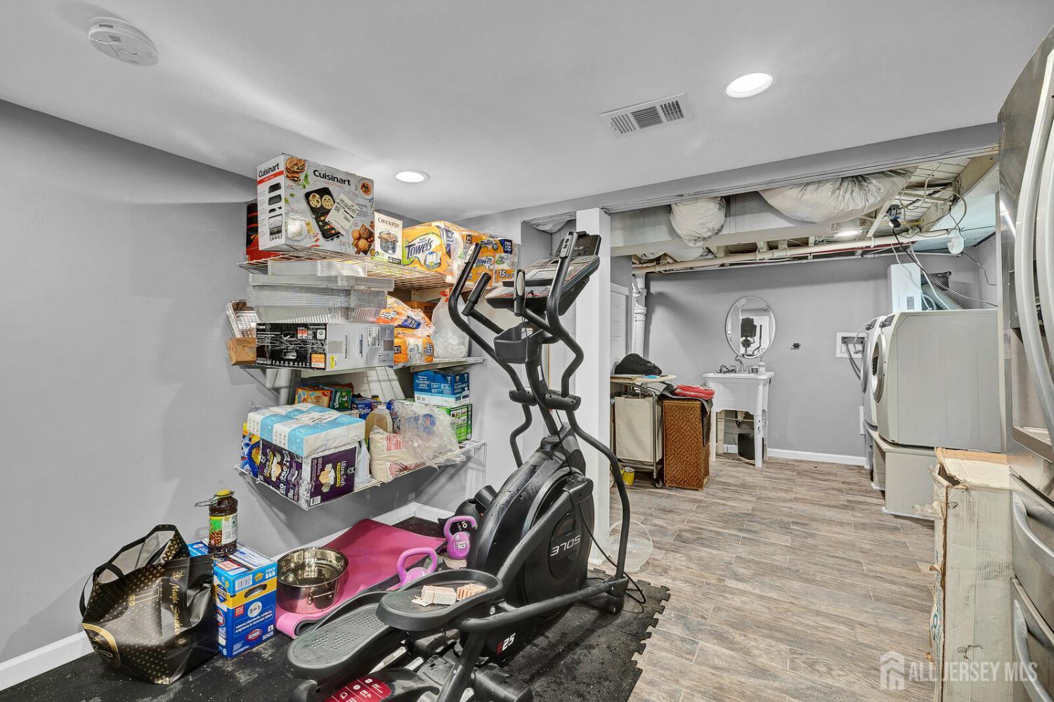 91 Crestview Road Fords, NJ 08863 - Photo 34 of 41