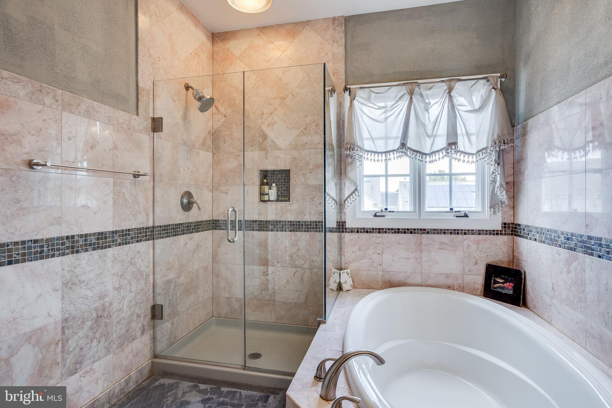 618 Linslade Street Gaithersburg, MD 20878 - Photo 24 of 48 Owner's Suite