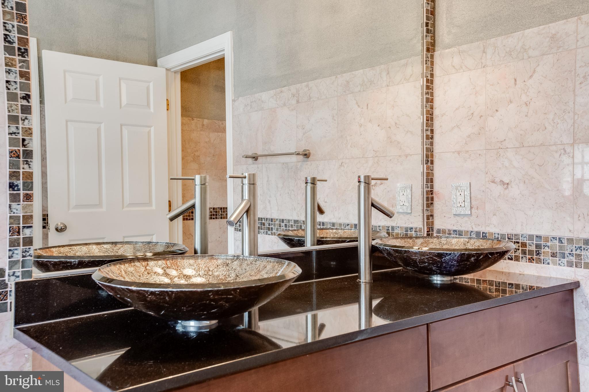 618 Linslade Street Gaithersburg, MD 20878 - Photo 25 of 48 Owner's Suite Detail