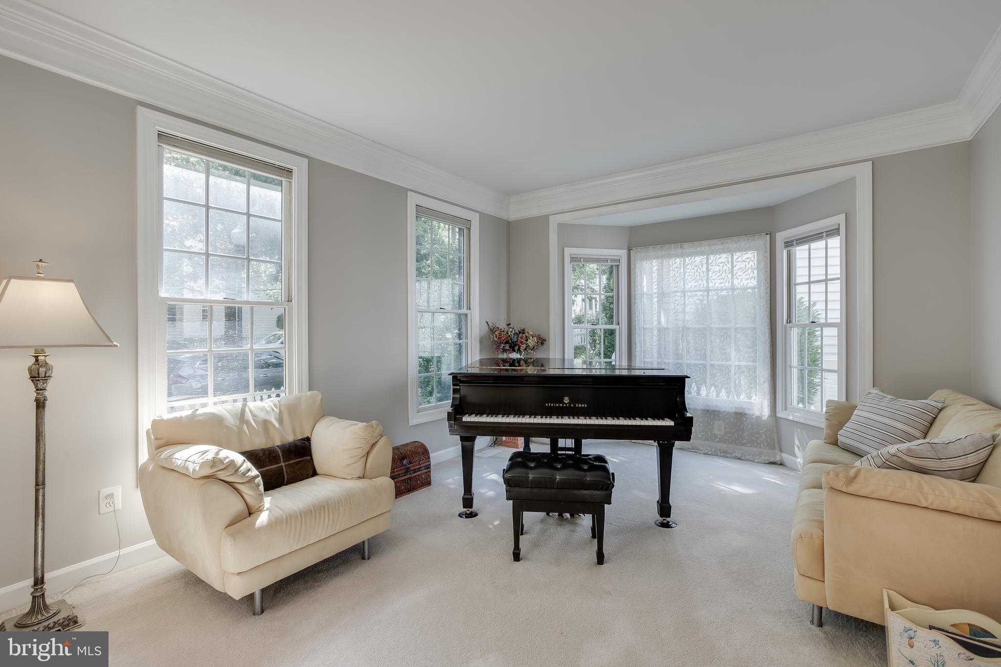 618 Linslade Street Gaithersburg, MD 20878 - Photo 8 of 48 Living Room