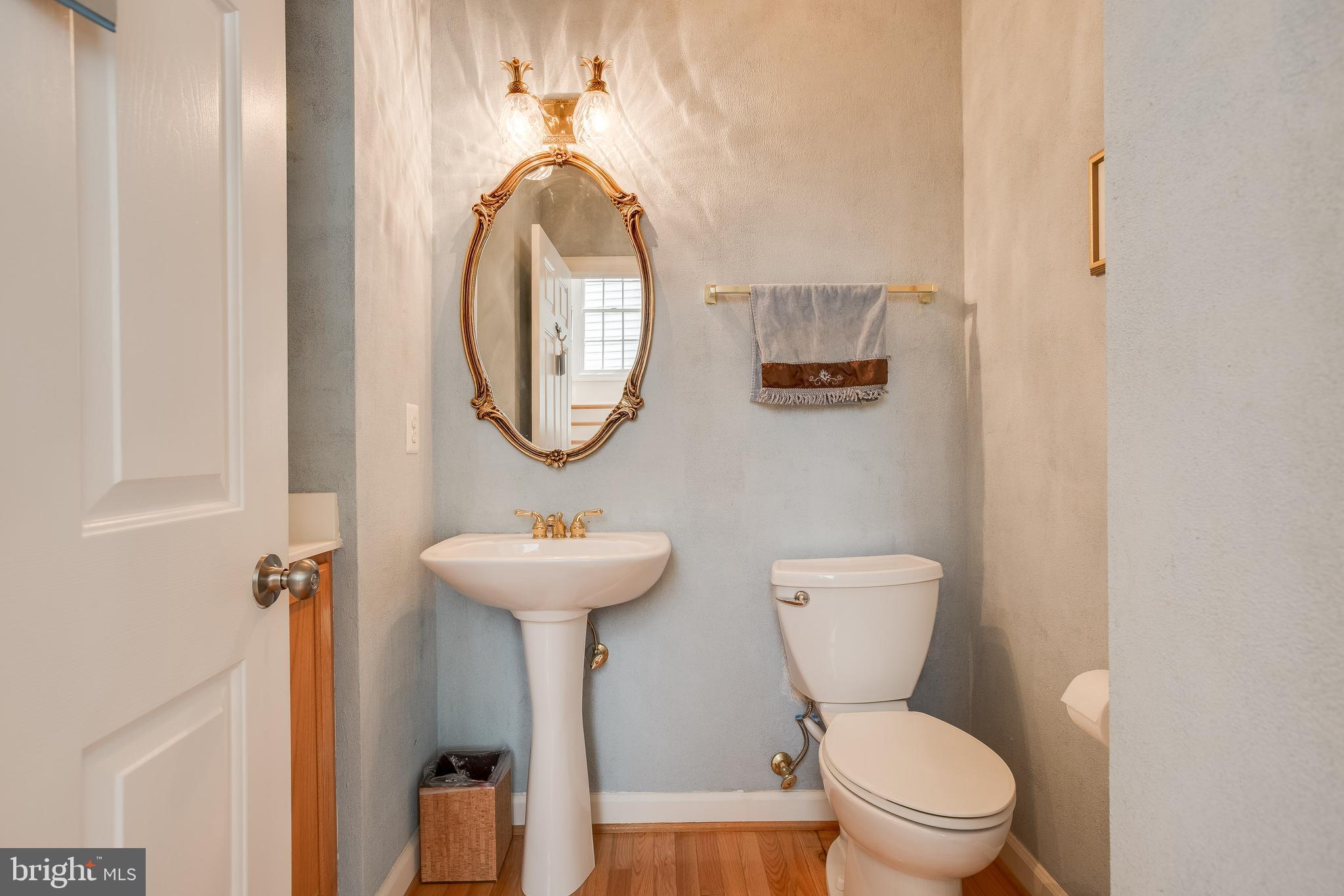 618 Linslade Street Gaithersburg, MD 20878 - Photo 10 of 48 Powder Room