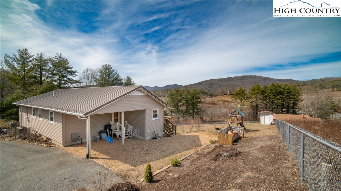 139 Carpenter Road Newland, NC 28657 - Photo 5 of 44 Gallery Image 5