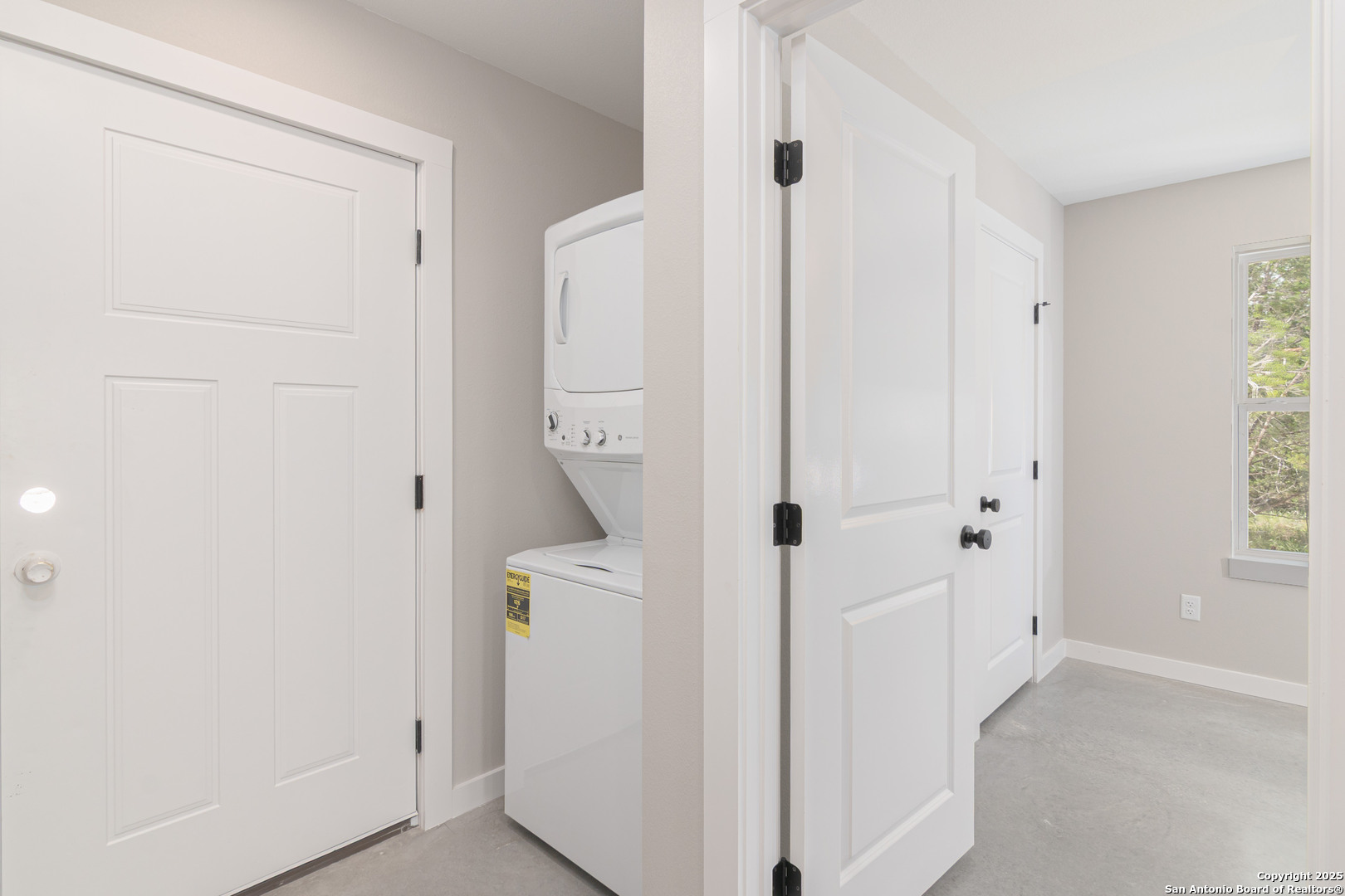 2004 Cedar Hill Drive, Unit 5 Spring Branch, TX 78070 - Photo 11 of 27 an entryway with a white walls