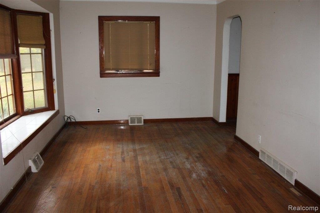 860 Bloomer Road Rochester, MI 48307 - Photo 2 of 10 IMG_3127.JPG