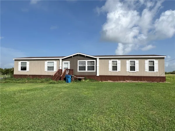 a view of a yard in front of a house
