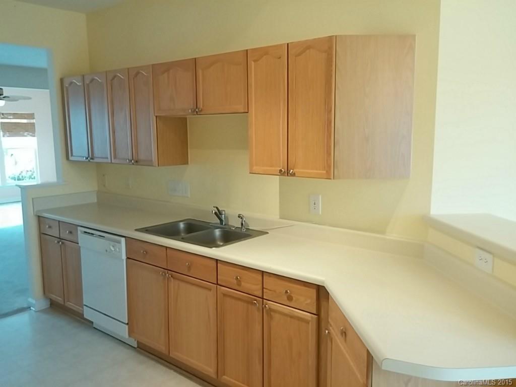 4938 Prosperity Ridge Road, Unit 198 Charlotte, NC 28269 - Photo 3 of 16 Gallery Image 3